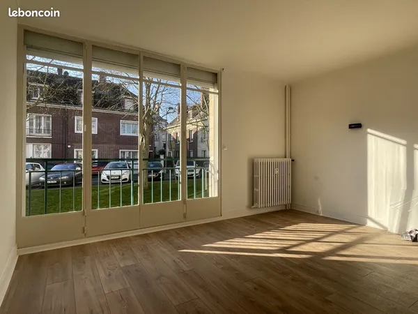 Studio 1 pièce 32 m² 