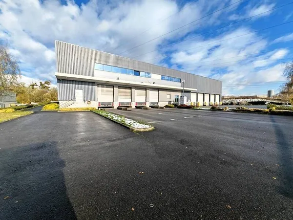 Entrepôt 3668 m² 
