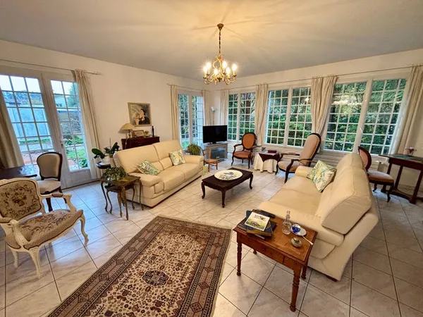 Maison 7 pièces 213 m² 