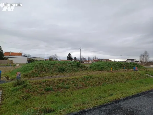 Terrain 813 m² MOUZILLON 