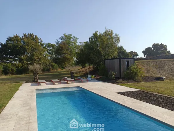 Villa exceptionnelle avec plus de 2 hectares de terrain 