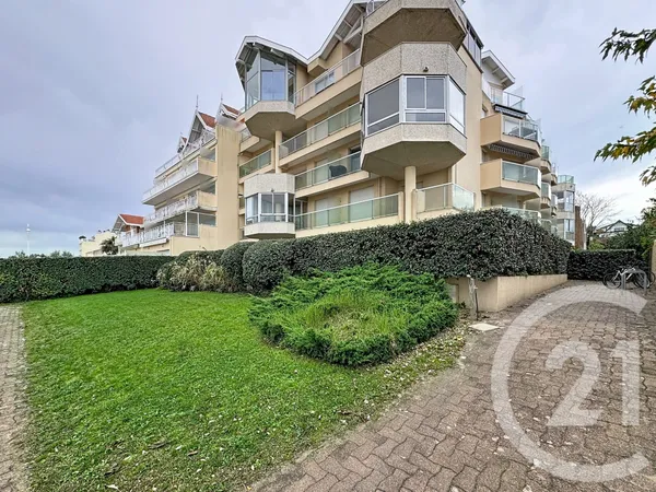 Studio 1 pièce 25 m² 