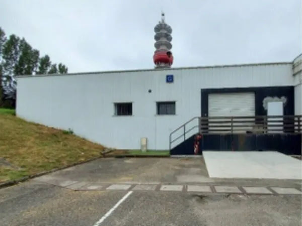 Local d'activité 694 m² 