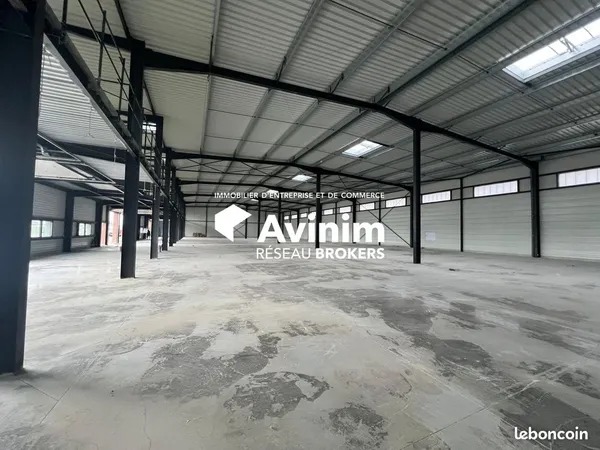Local 840 m² Viarmes 