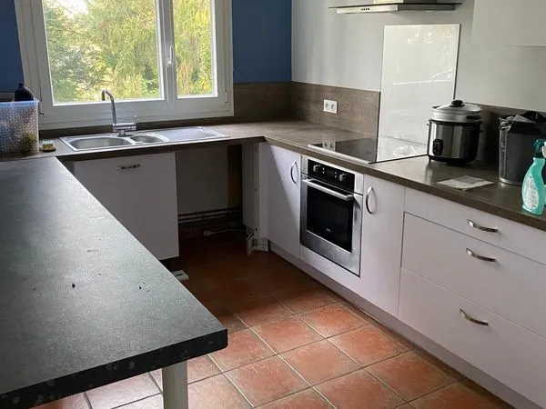 T4 - 75 m² - 3 chambres - 2 parkings (dont box) - Grand cellier 10 m² - Bréquigny 