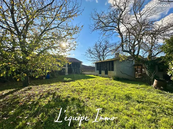 Parking/box 180 m² Beaumont-de-Lomagne 