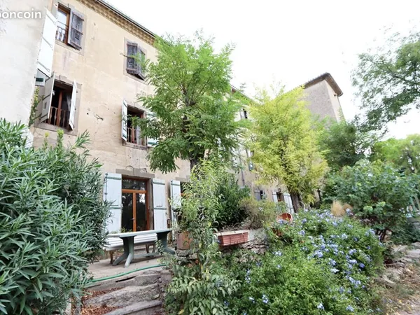 Maison 26 pièces 695 m² 