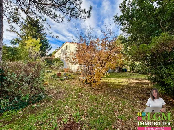 Maison de plain-pied de 90m2 sur 2300m2 de terrain divisible 