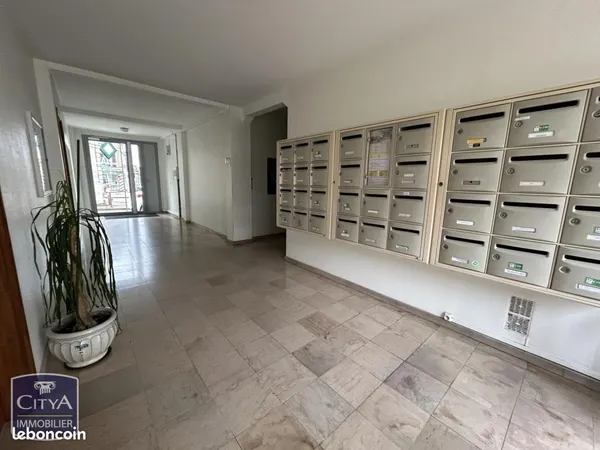 Studio 1 pièce 25 m² 