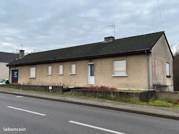 Maison d'habitation avec 330 m² de stockage 