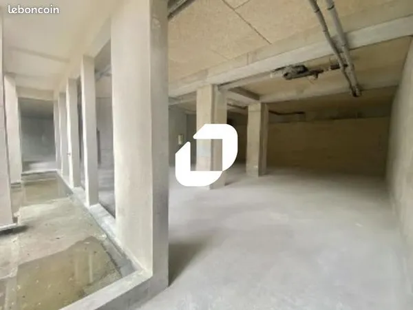 Local commercial 189 m² 