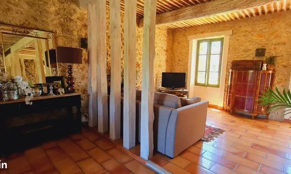 A louer Bastide 2 chambres. 5 mois 790 