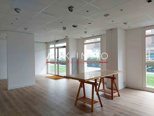 LOCAL COMMERCIAL LIBRE 57m2 + PARKING COUVERT 
