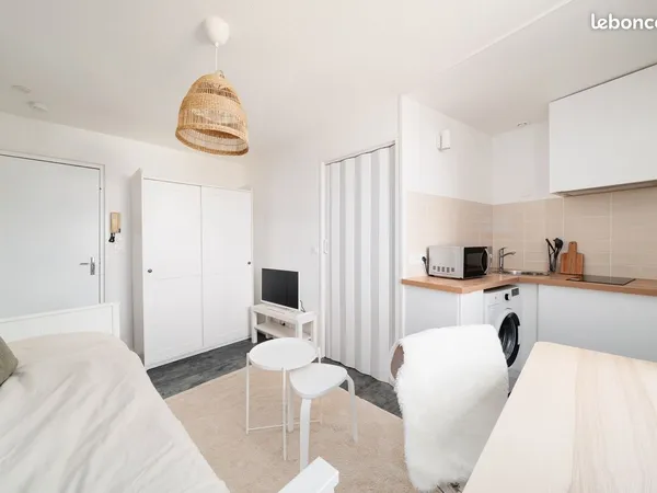 Studio 15 m² refait à neuf - Face Faculté de Lettres - 73 Av. De la Libération 