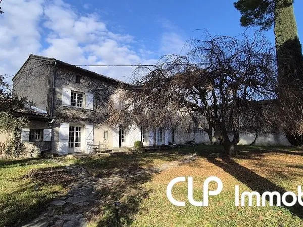 Propriété 7 pièces 209 m² 
