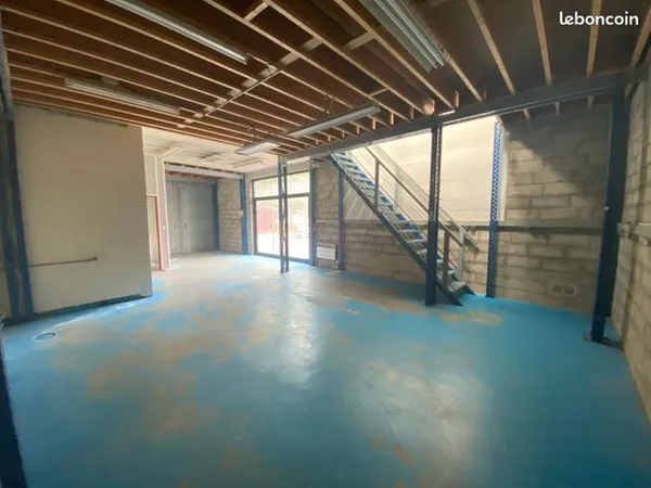 Local d'activité 142 m² 