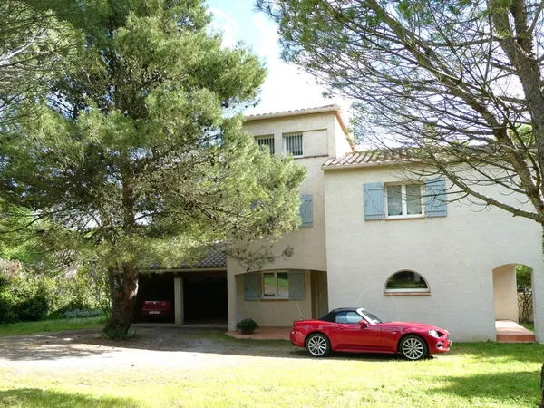 Vends maison 167m² 5 chambres sur terrain arboré avec piscine 