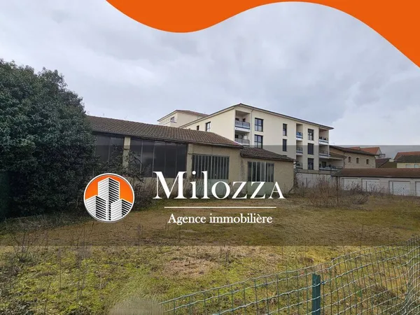 Terrain 777 m² 