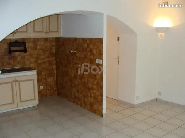 Studio 1 pièce 27 m² 