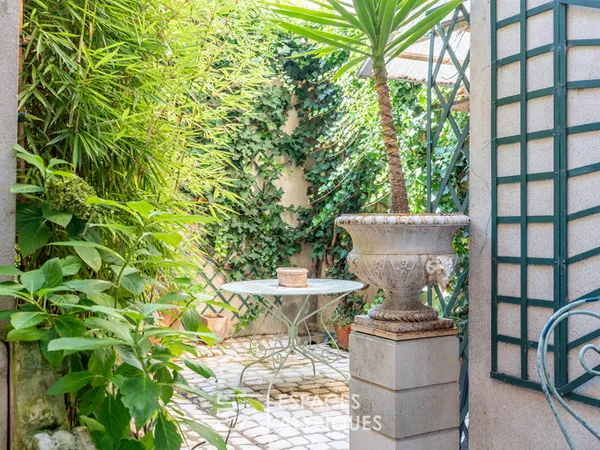 Appartement de charme avec cour dans le coeur historique de tours 