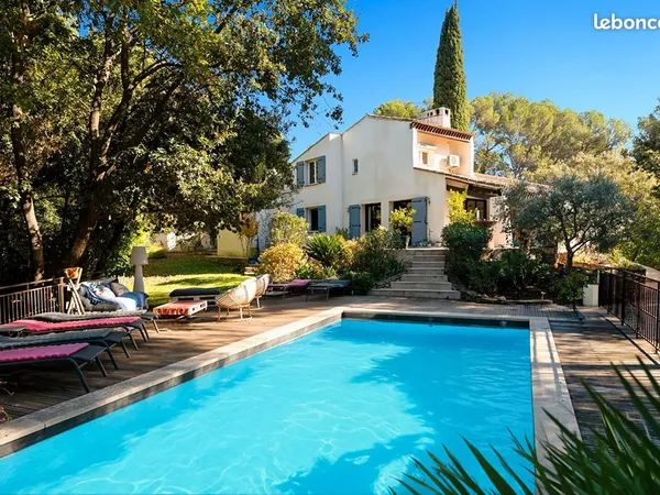 Propriété 6 pièces 176 m² 