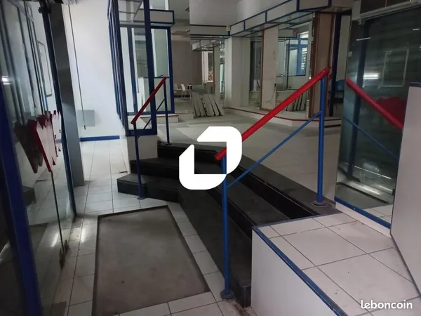 Local commercial 272 m² 