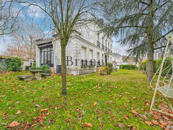 Maison 9 pièces 363 m² 