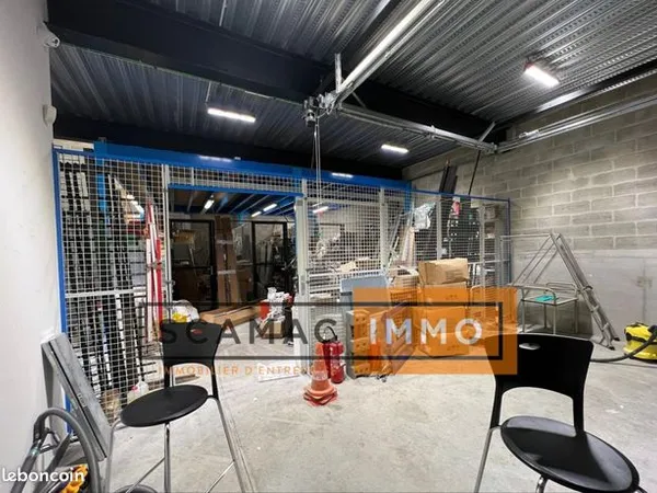 Local d'activité 4 pièces 226 m² 