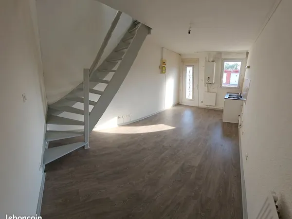 Appartement rénové T2 maison Sochaux Centre Ville terrasse 