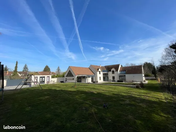 Maison 8 pièces 385 m² 
