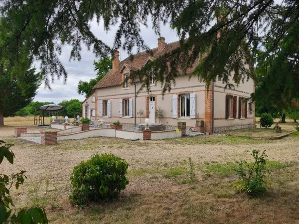 Propriete Sologne avec etang bois et plaines chevaux/chasse