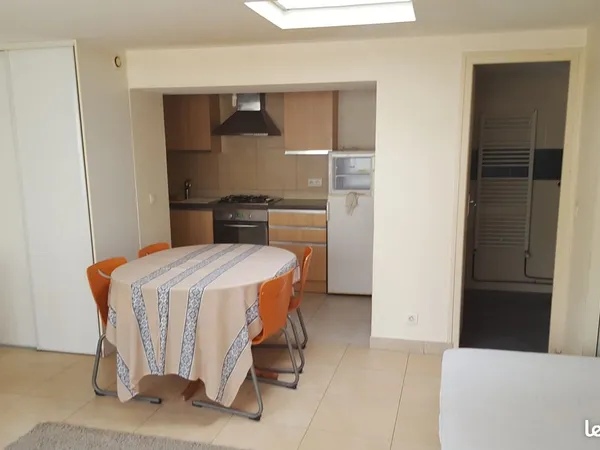 Studio meublé 30m2 Nanterre centre ville avec terrasse 