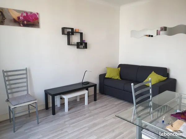 Studio mairie st maur 1 minute a pied du RER 