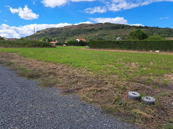 Terrain à bâtir de 580 m² à ISSOIRE (63) 