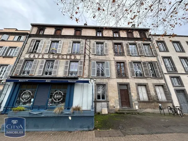 À LOUER : appartement T1, niché au coeur de RIOM. Avec un.... 