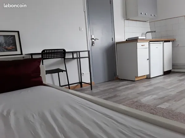 Chambre meublée pour stagiaire à 500 TCC disponible février 