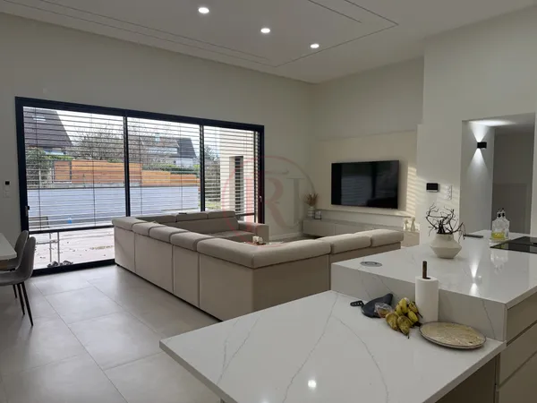 PROPRIÉTÉ CONTEMPORAINE DE PRESTIGE de 149 m2 avec piscine 