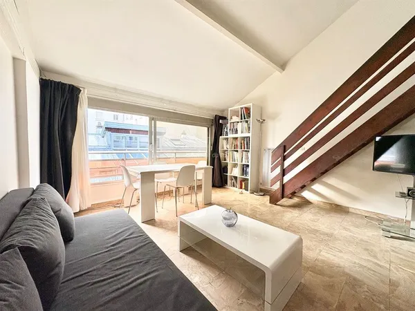 EXCLUSIVITE / LUMINEUX DUPLEX / DERNIER ETAGE / RUE DES PLANTES / SUR JARDIN / AU CALME ABSOLU / 