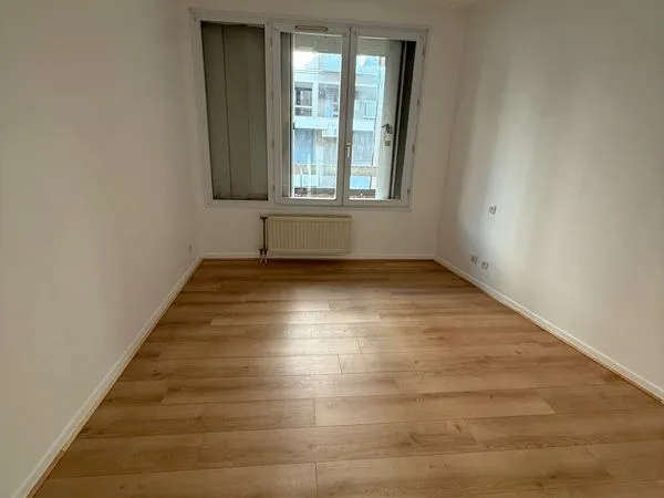 Lumineux F2 55m2 Balcon Parking a 5 minutes de Centre Deux et Tréfilerie 