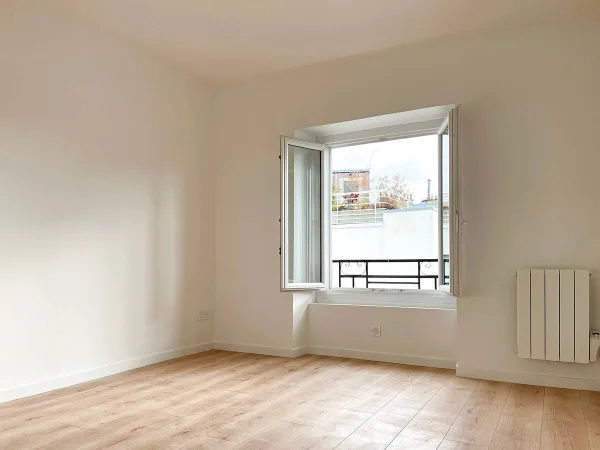 Vends 2 pièces étage élevé près de la place de Clichy 