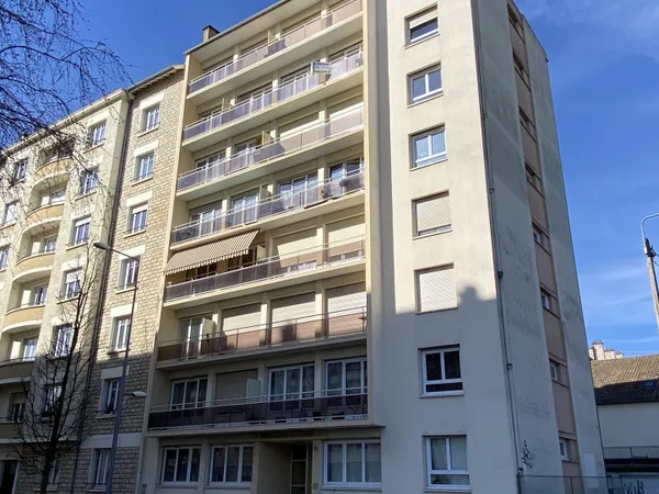 Bas Victor HUGO - MONTCHAPET - SPULLER : T 5 balcon garage 