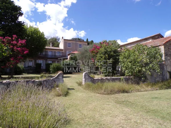 Maison 13 pièces 271 m² 