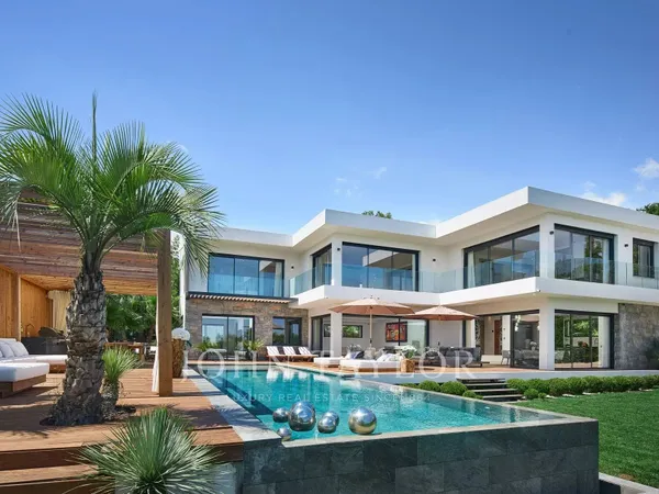 Superbe villa moderne au calme à louer proche Cannes 