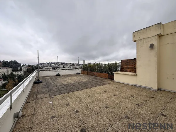 Rare sur le marché : magnifique appartement rénové avec terrasse 