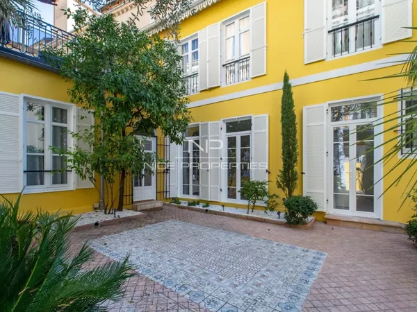 Magnifique villa avec patio enchanteur en plein coeur de la Banane à Cannes 