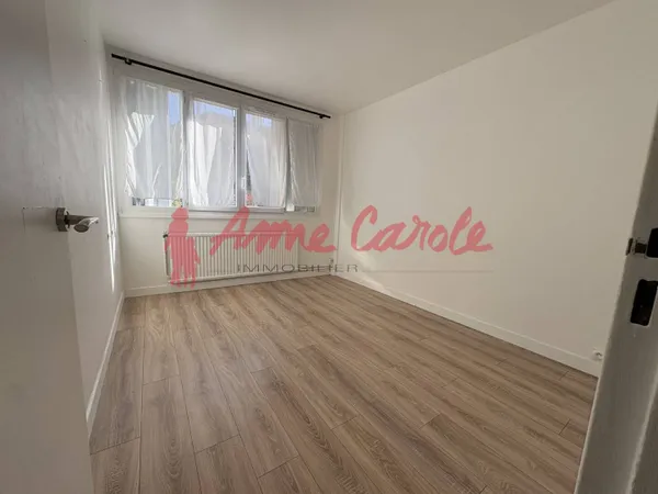 Local d'activité 57 m² 