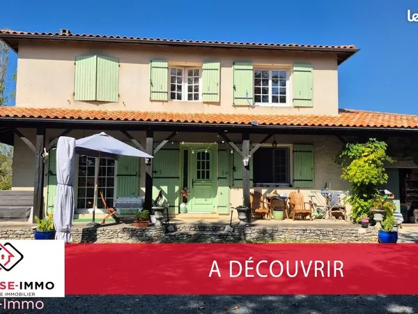 Villa 55 pièces 157 m² 