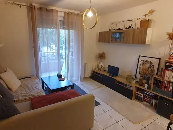 Particulier vend appartement T2 de 33 m² dans une résidence sécurisée avec terrasse et piscine 
