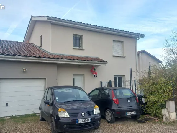Maison de ville récente 4 chambres - 107m² habitables + garage et jardin 