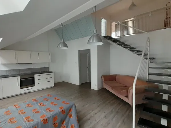 CHALON SUR SAONE, APPARTEMENT T3 DUPLEX 